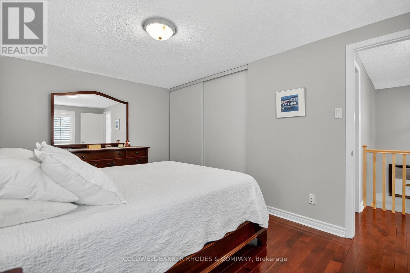 8 Confederation Private, Ottawa, ON - Indoor Photo Showing Bedroom