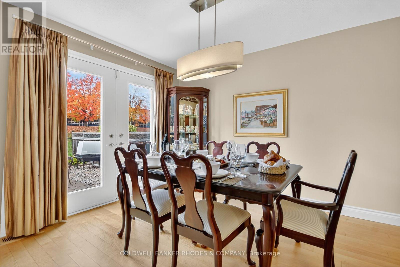 8 Confederation Private, Ottawa, ON - Indoor Photo Showing Dining Room