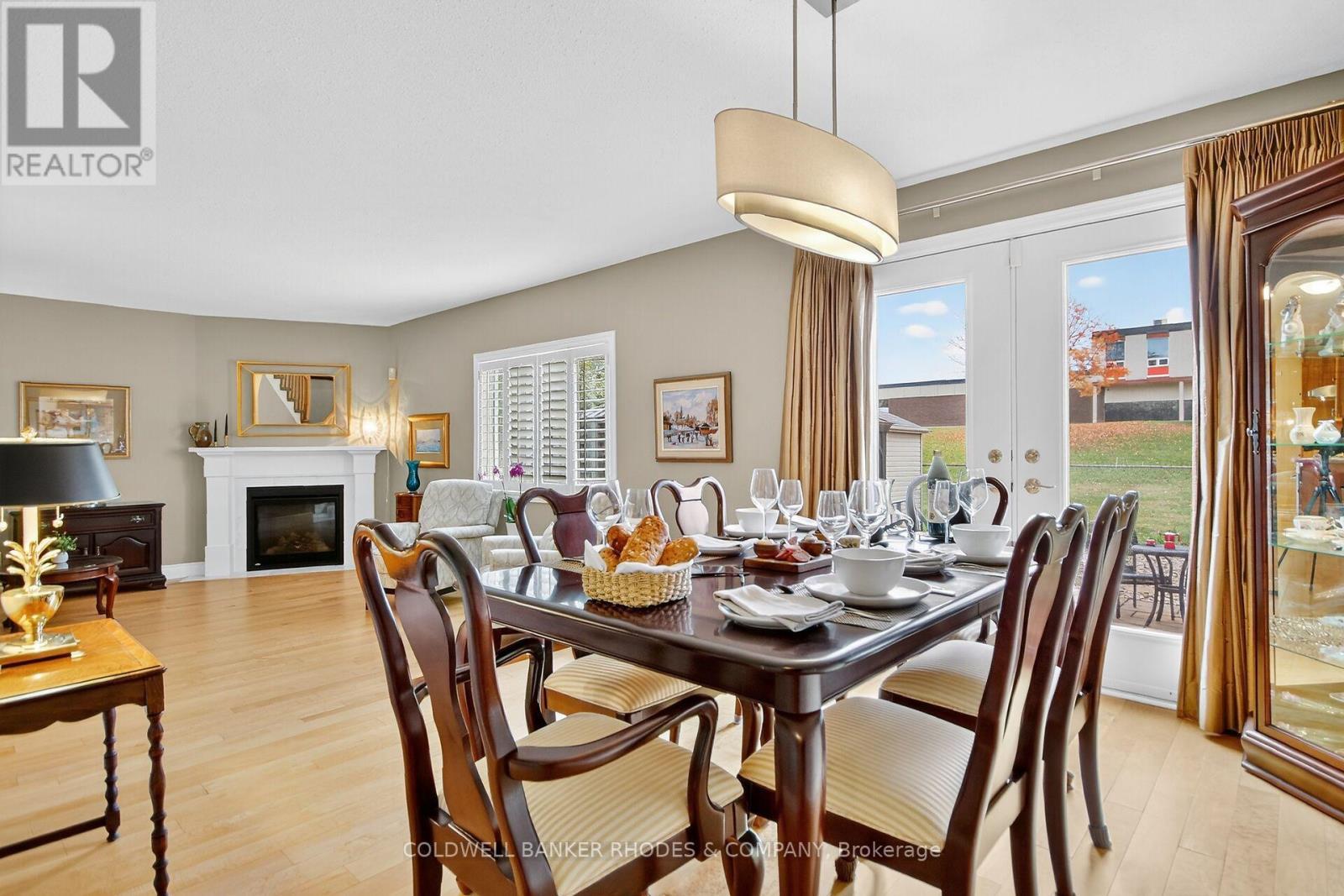 8 Confederation Private, Ottawa, ON - Indoor Photo Showing Dining Room With Fireplace