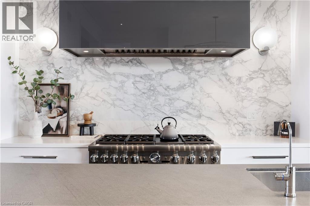 31 Reid Court, Puslinch, ON - Indoor Photo Showing Kitchen