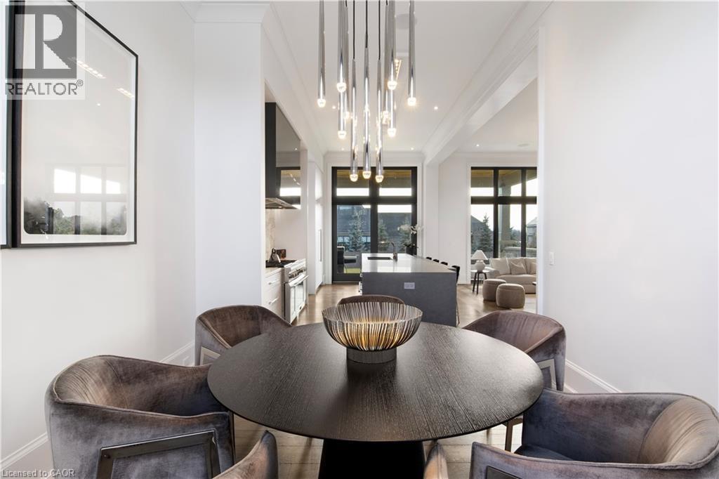 31 Reid Court, Puslinch, ON - Indoor Photo Showing Dining Room