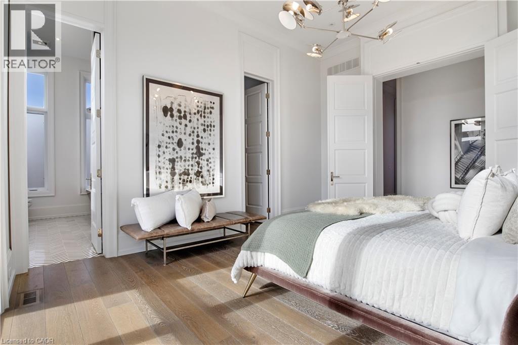 31 Reid Court, Puslinch, ON - Indoor Photo Showing Bedroom