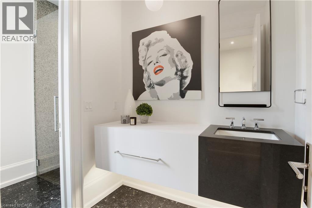 31 Reid Court, Puslinch, ON - Indoor Photo Showing Bathroom