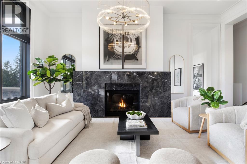 31 Reid Court, Puslinch, ON - Indoor Photo Showing Living Room With Fireplace