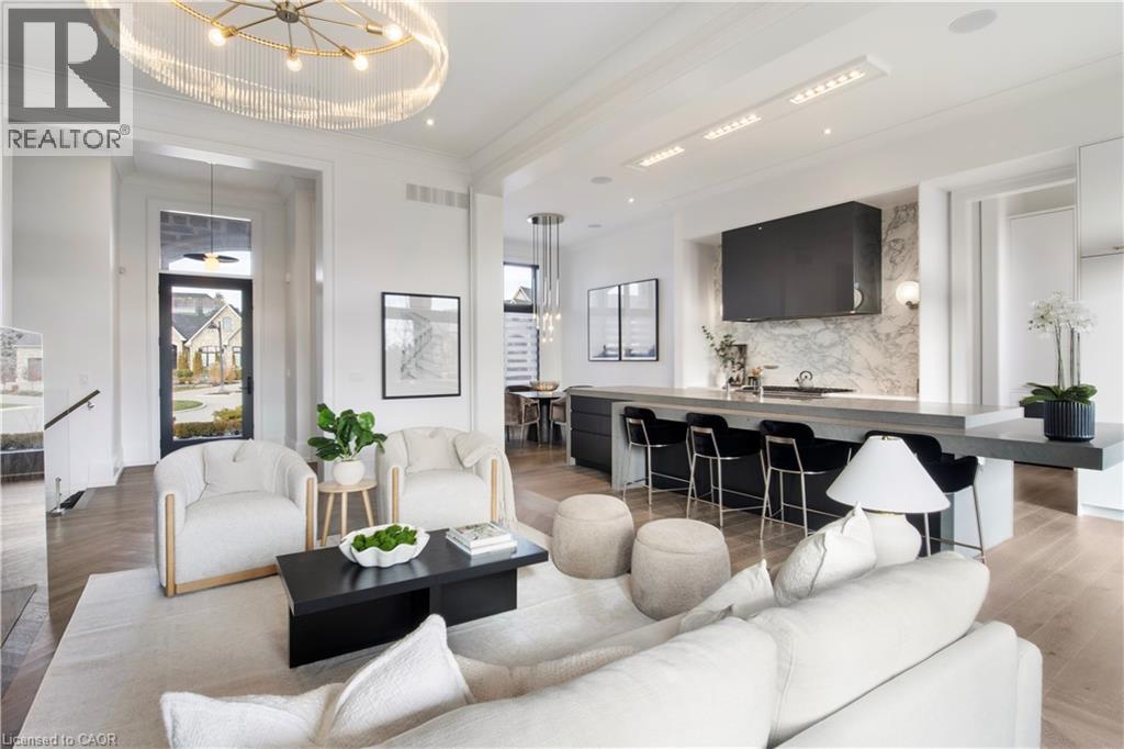 31 Reid Court, Puslinch, ON - Indoor Photo Showing Living Room