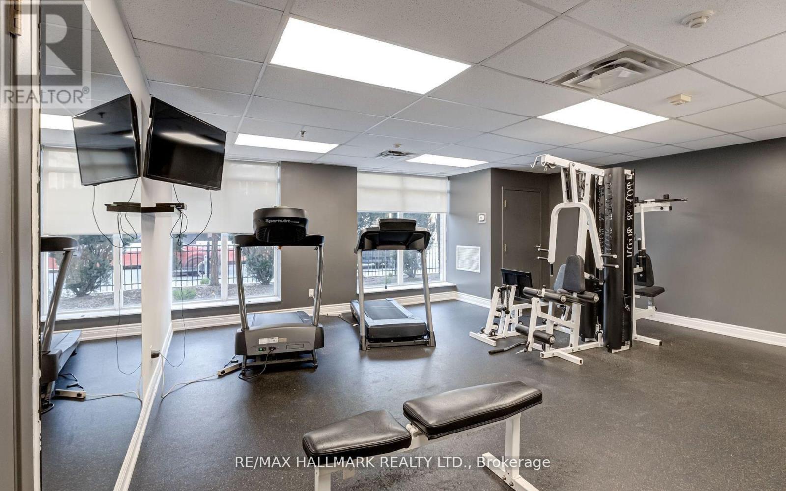 408 - 140 Bathurst Street, Toronto, ON - Indoor Photo Showing Gym Room