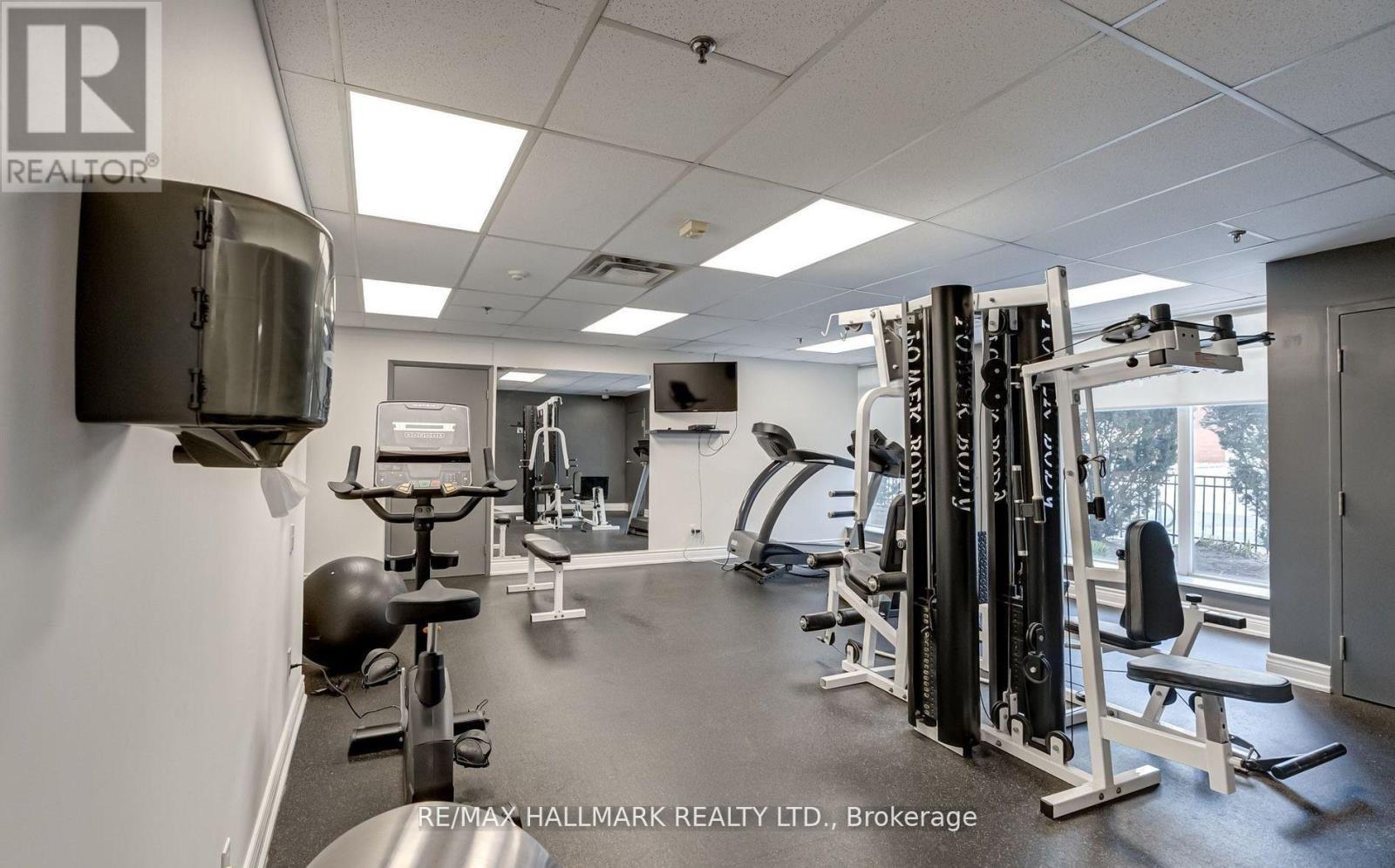 408 - 140 Bathurst Street, Toronto, ON - Indoor Photo Showing Gym Room