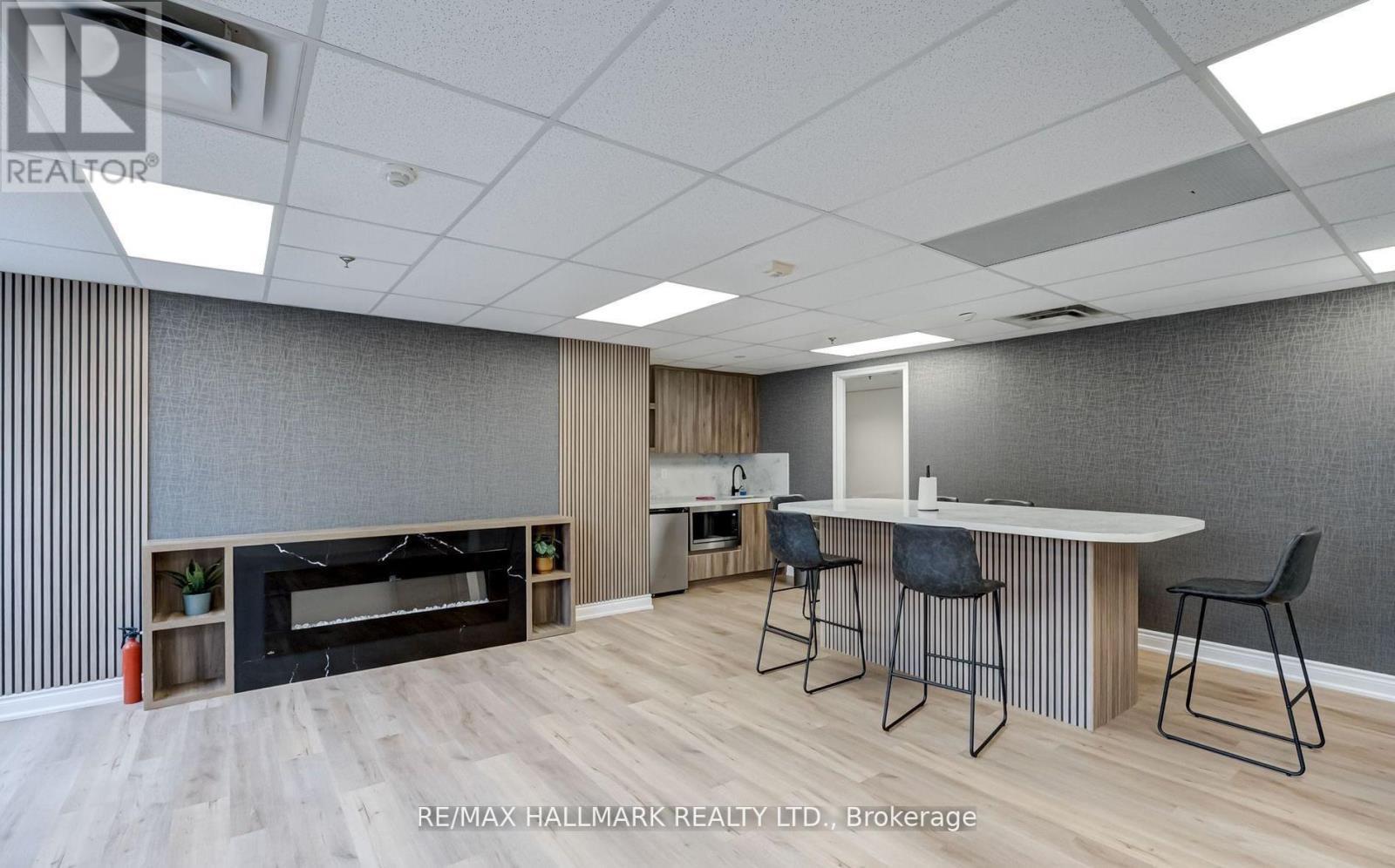 408 - 140 Bathurst Street, Toronto, ON - Indoor