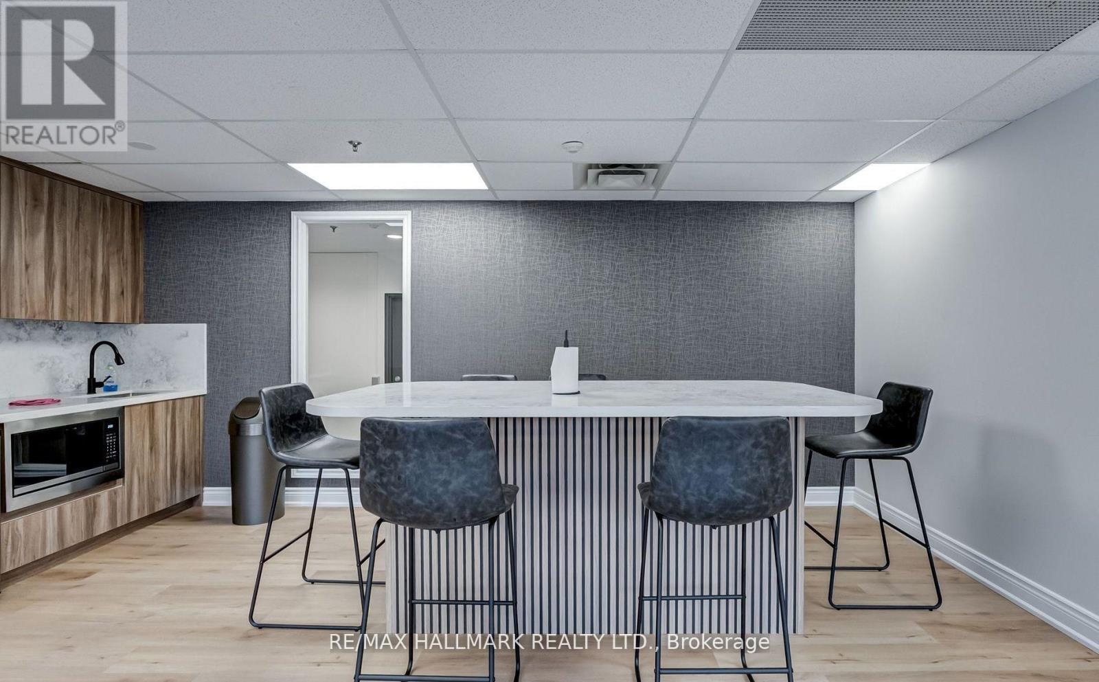 408 - 140 Bathurst Street, Toronto, ON - Indoor