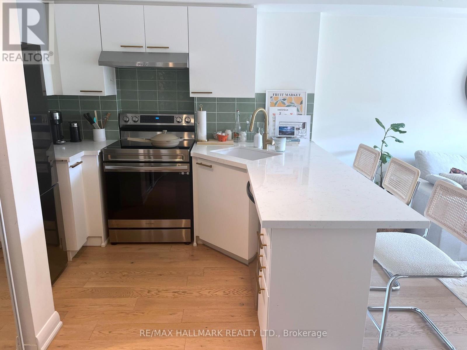 408 - 140 Bathurst Street, Toronto, ON - Indoor