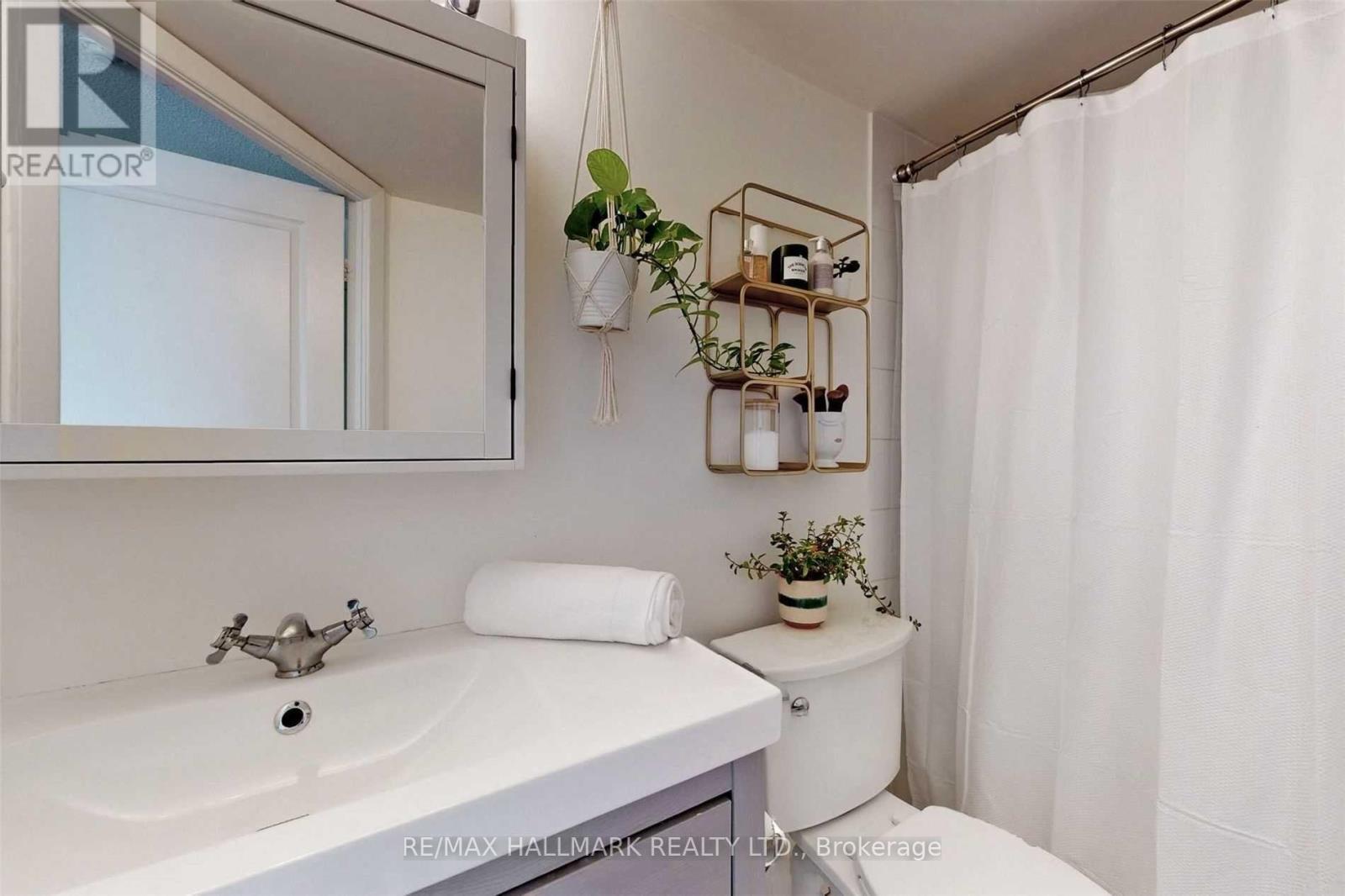 408 - 140 Bathurst Street, Toronto, ON - Indoor Photo Showing Bathroom