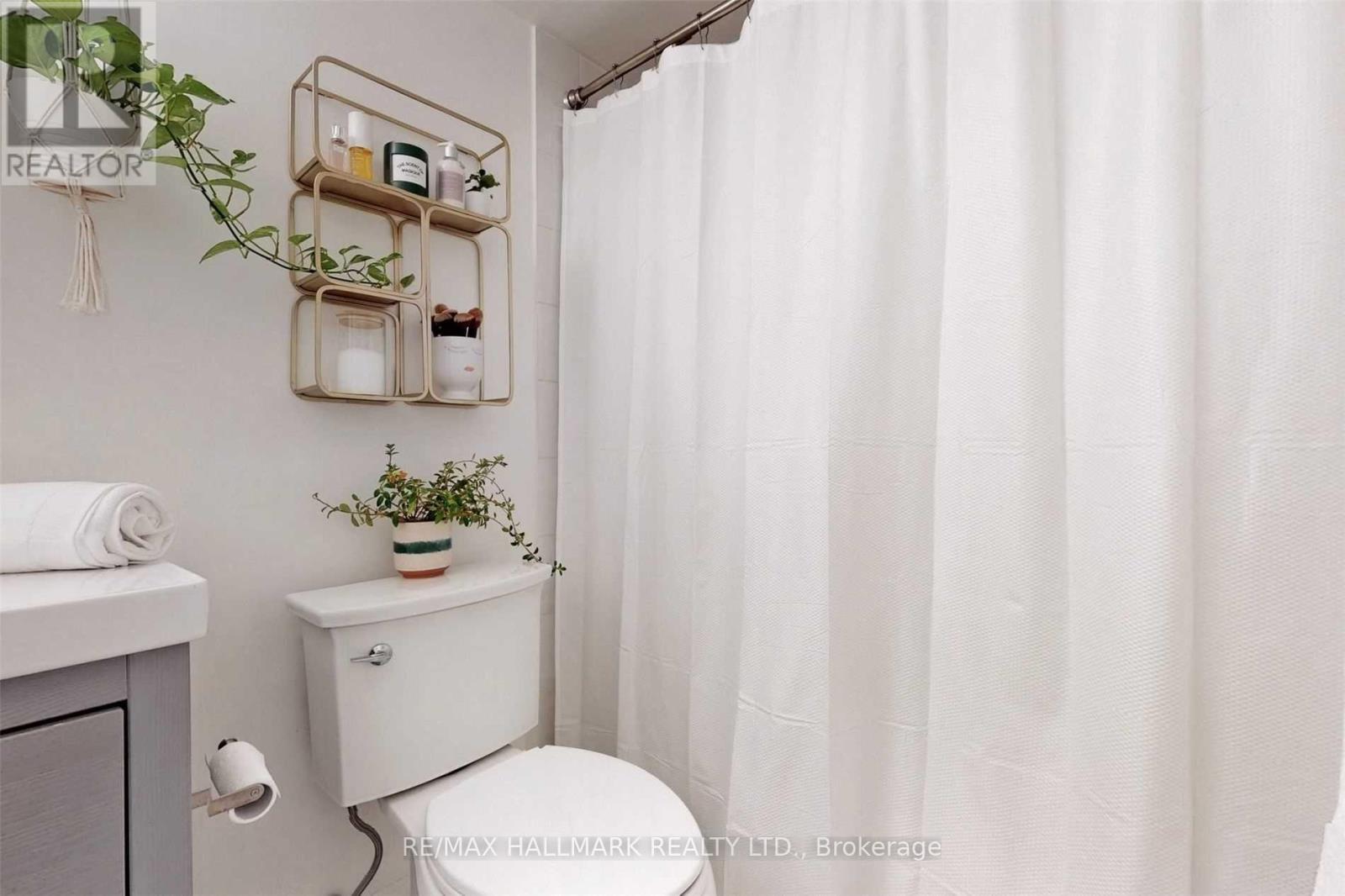 408 - 140 Bathurst Street, Toronto, ON - Indoor Photo Showing Bathroom