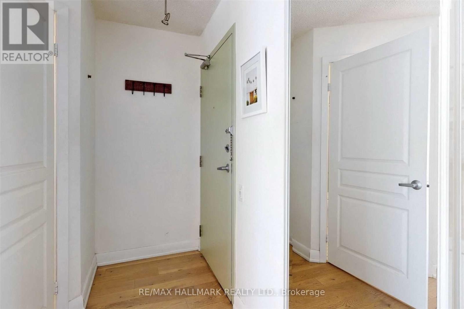 408 - 140 Bathurst Street, Toronto, ON - Indoor Photo Showing Other Room