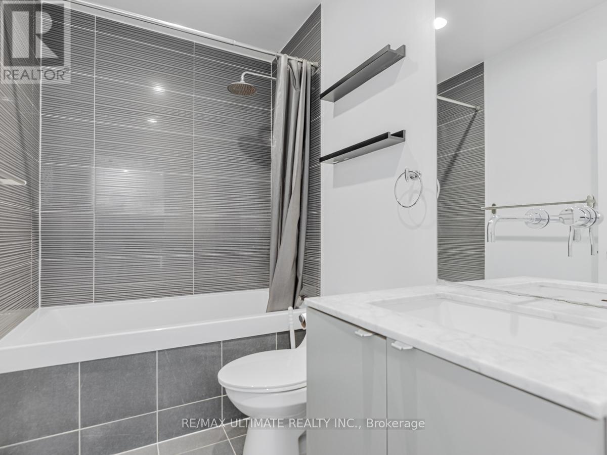 705 - 127 Queen Street E, Toronto, ON - Indoor Photo Showing Bathroom