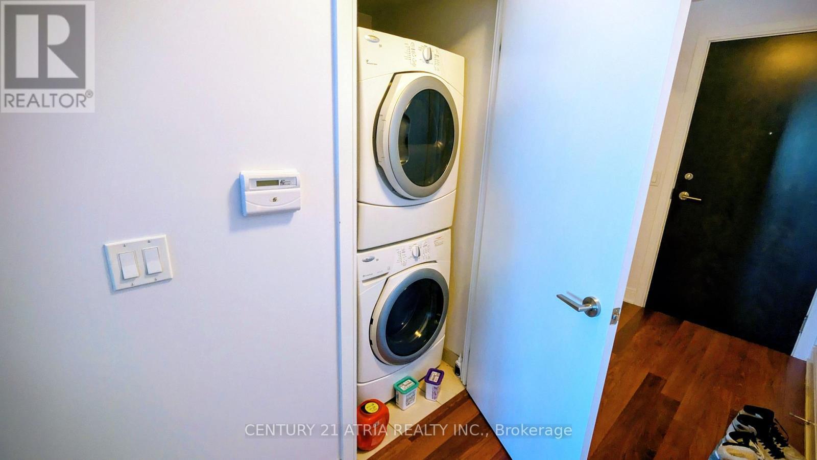 2812 - 125 Village Green Square, Toronto, ON - Indoor Photo Showing Laundry Room