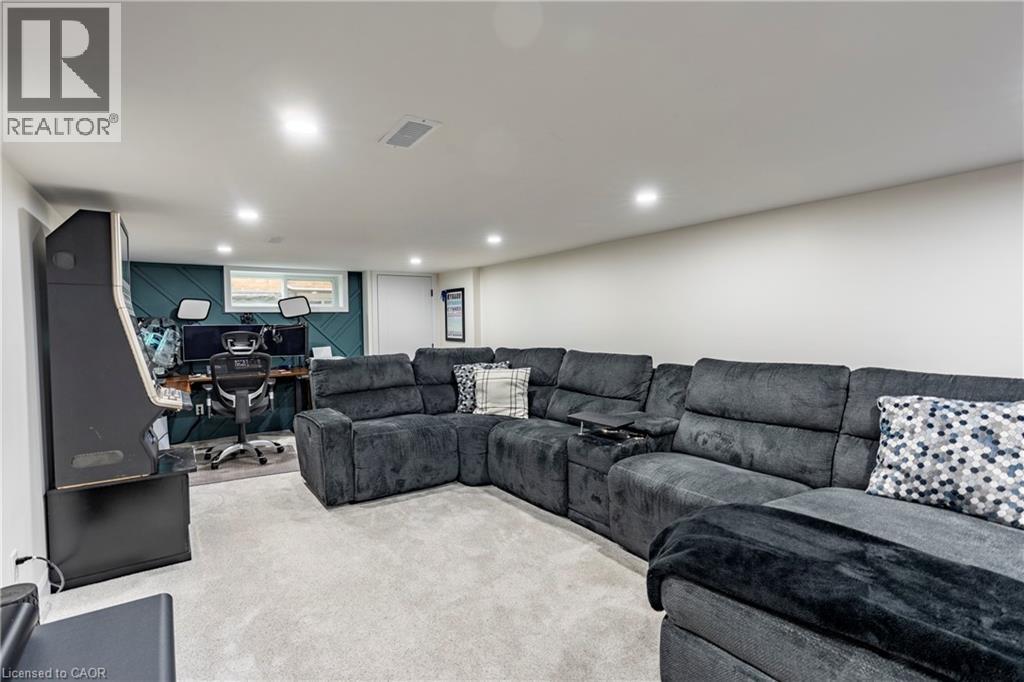 Carpeted living area with an office area - 266 Melrose Avenue, Kitchener, ON - Indoor