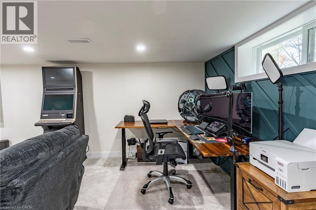 Office area with light carpet and baseboards - 266 Melrose Avenue, Kitchener, ON - Indoor