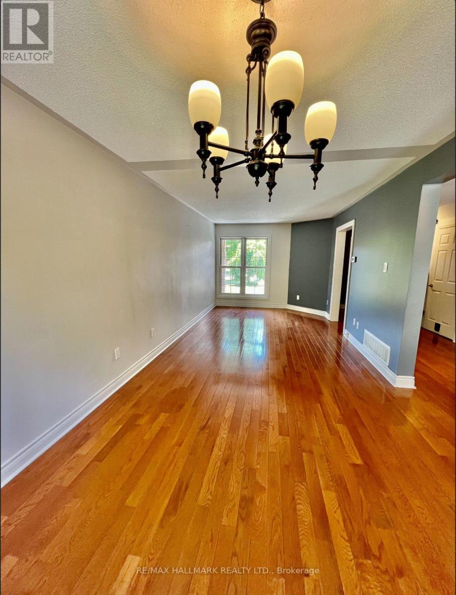 393 Pickering Crescent, Newmarket, ON - Indoor Photo Showing Other Room