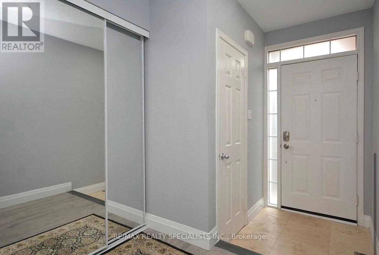 2207 Ridge Landing, Oakville, ON - Indoor Photo Showing Other Room