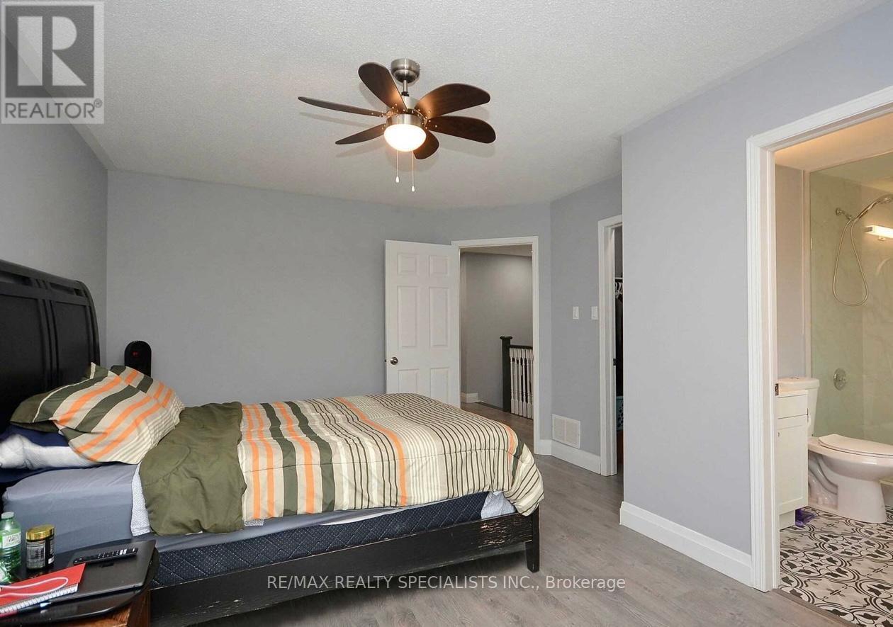 2207 Ridge Landing, Oakville, ON - Indoor Photo Showing Bedroom