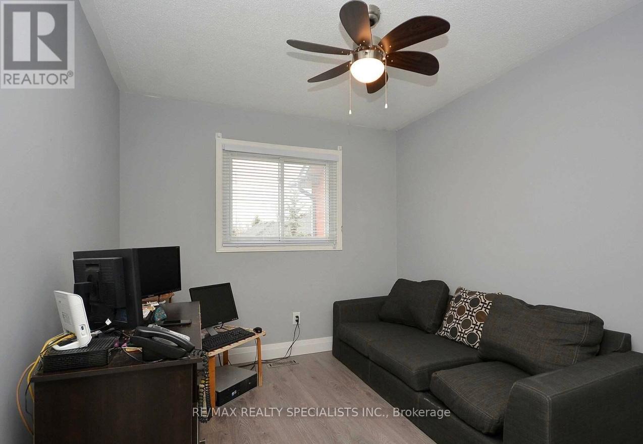2207 Ridge Landing, Oakville, ON - Indoor Photo Showing Other Room