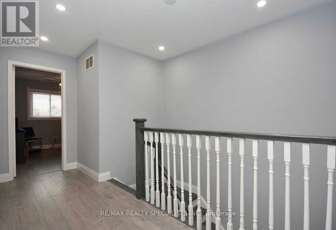 2207 Ridge Landing, Oakville, ON - Indoor Photo Showing Other Room