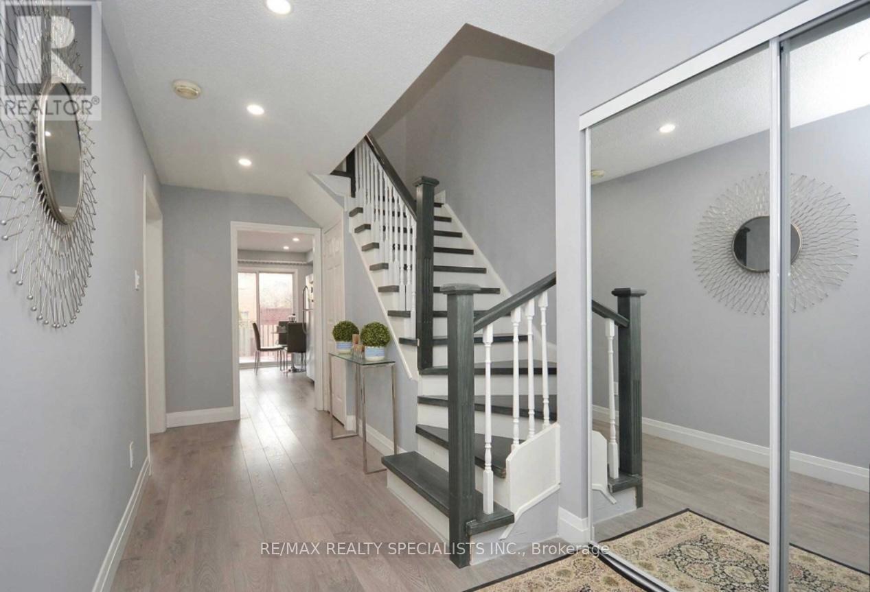 2207 Ridge Landing, Oakville, ON - Indoor Photo Showing Other Room