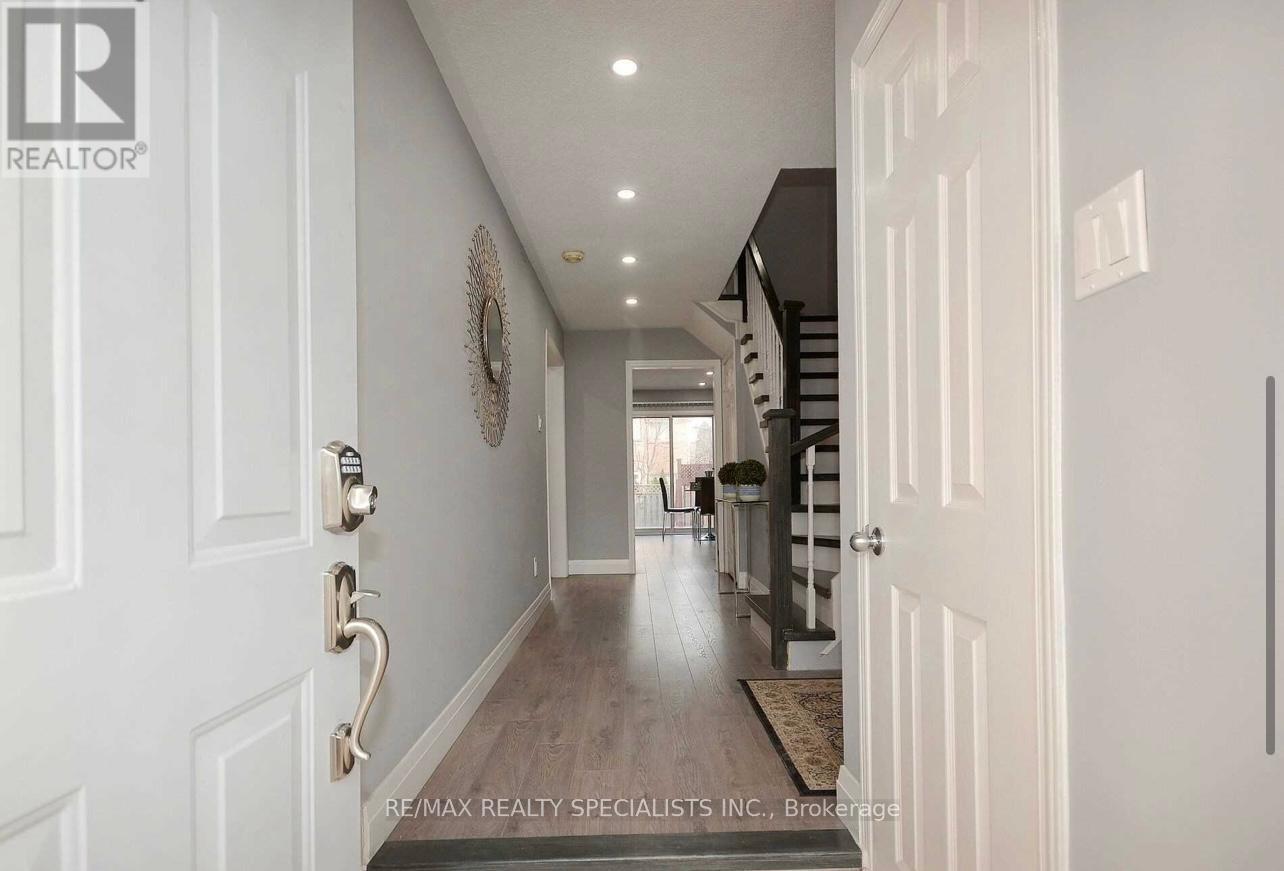 2207 Ridge Landing, Oakville, ON - Indoor Photo Showing Other Room