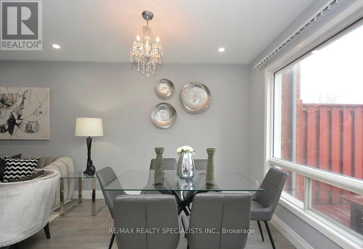 2207 Ridge Landing, Oakville, ON - Indoor Photo Showing Dining Room