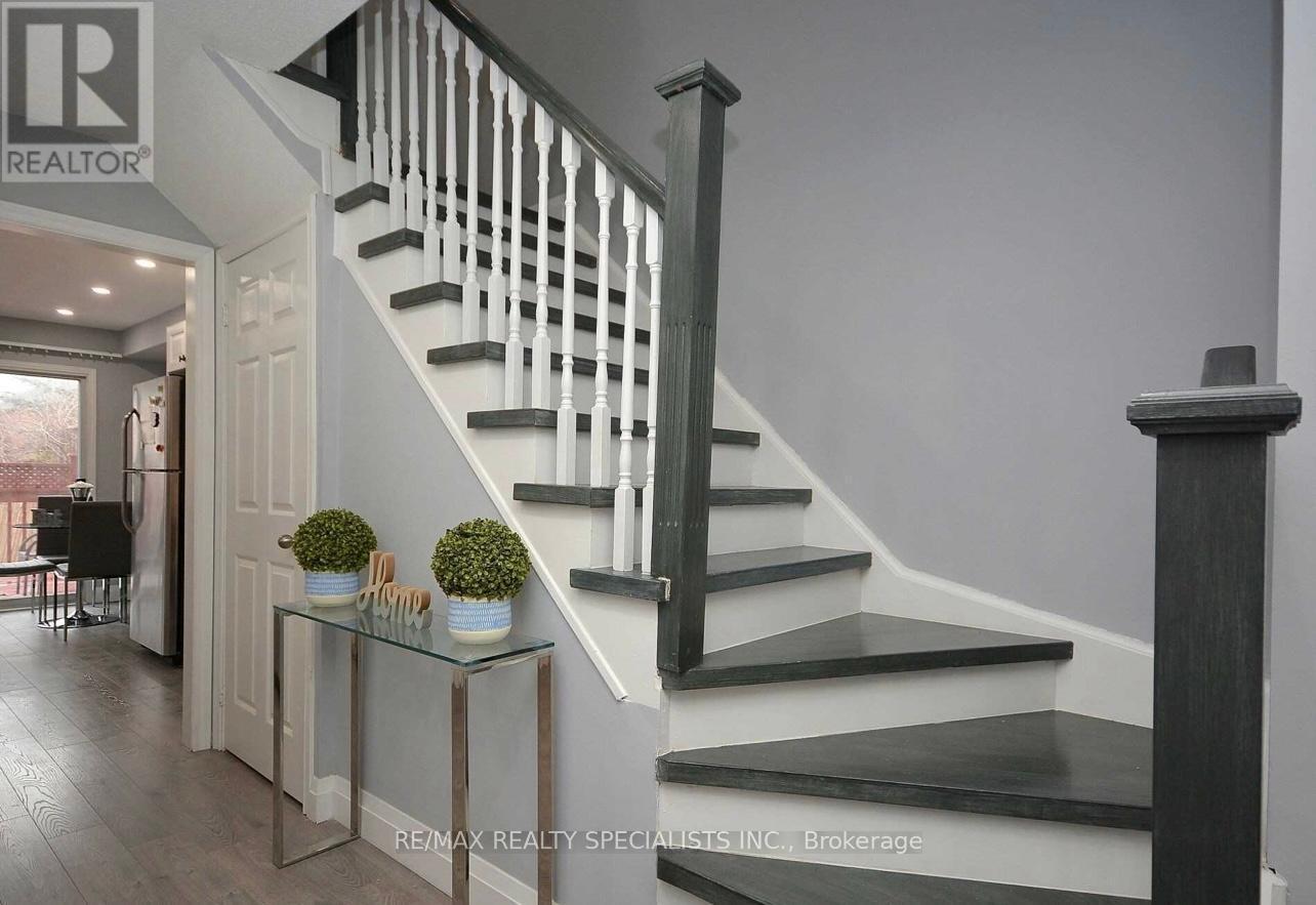 2207 Ridge Landing, Oakville, ON - Indoor Photo Showing Other Room