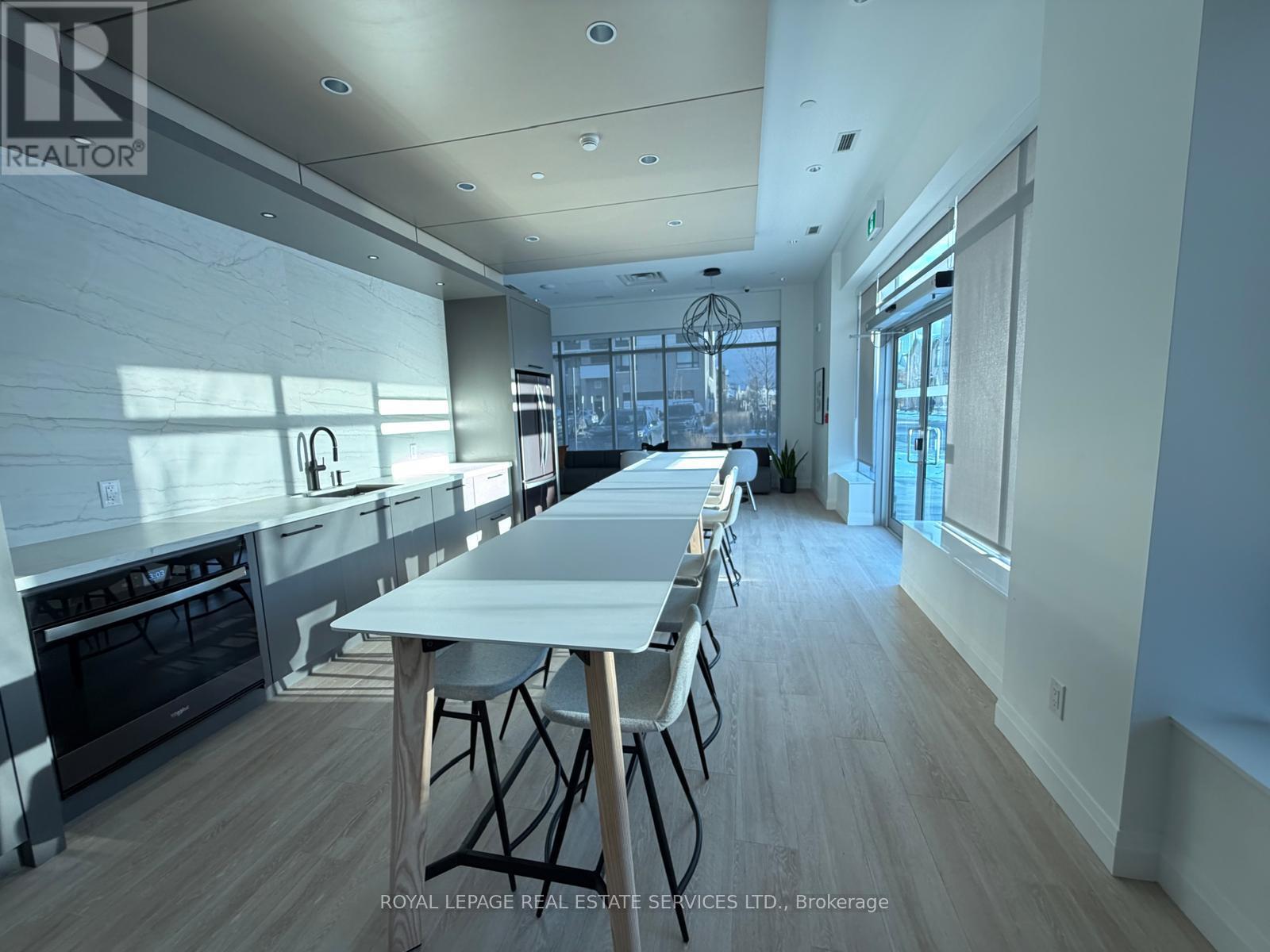 516 - 3250 Carding Mill Trail, Oakville, ON - Indoor