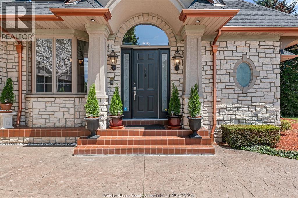 490 Shoreview, Windsor, ON - Outdoor