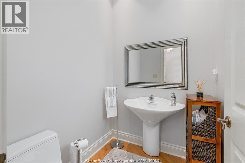 490 Shoreview, Windsor, ON - Indoor Photo Showing Bathroom