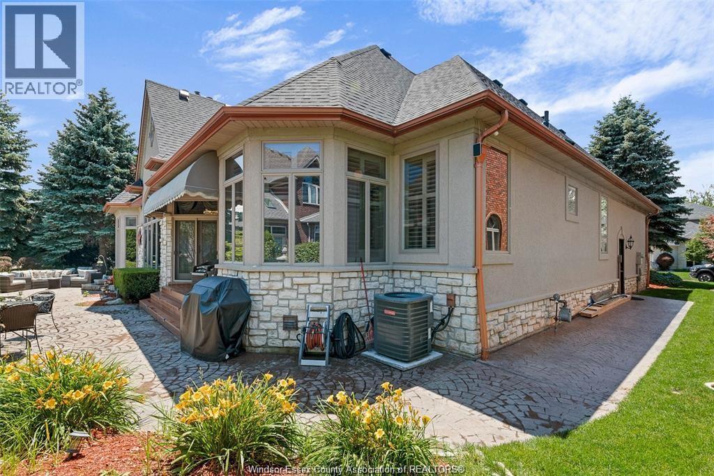 490 Shoreview, Windsor, ON - Outdoor