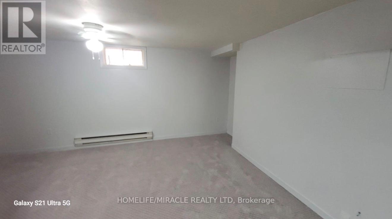 39 Park Street Welland, Welland, ON - Indoor Photo Showing Other Room