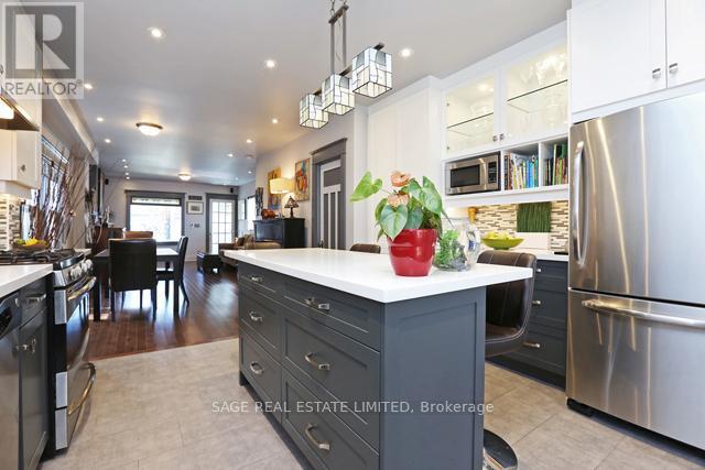 258 Silver Birch Avenue, Toronto, ON - Indoor Photo Showing Kitchen With Upgraded Kitchen