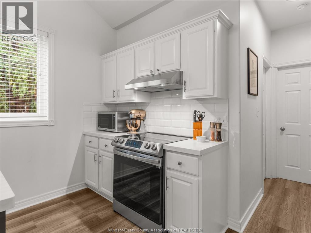 381 Tuscany Crescent, Tecumseh, ON - Indoor Photo Showing Kitchen
