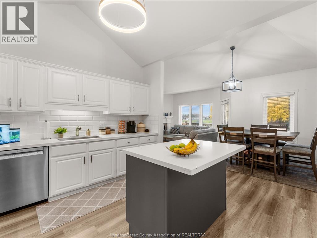 381 Tuscany Crescent, Tecumseh, ON - Indoor Photo Showing Kitchen