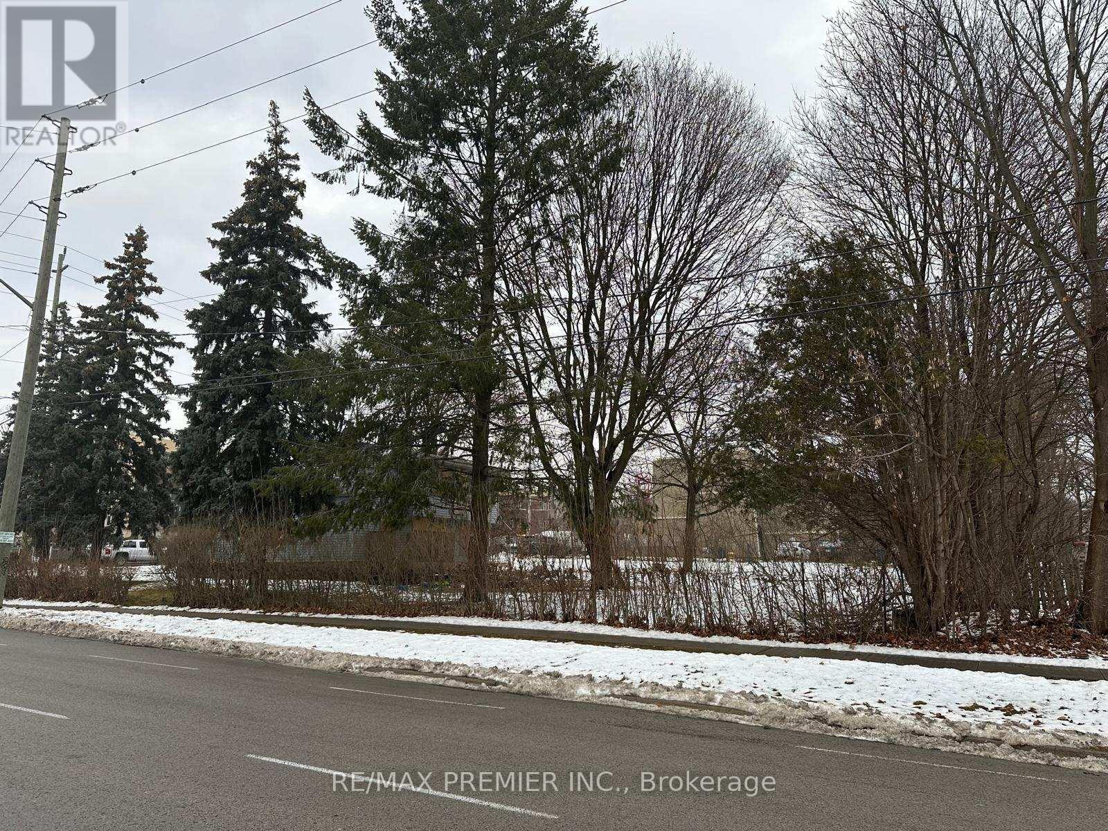 723 Dundas Street W, Whitby, ON