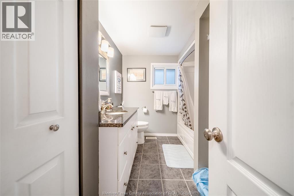 21 Pearl, Tilbury, ON - Indoor Photo Showing Bathroom
