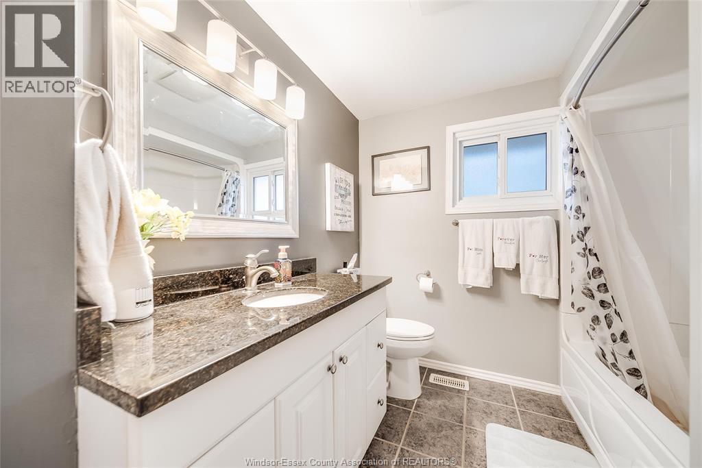 21 Pearl, Tilbury, ON - Indoor Photo Showing Bathroom