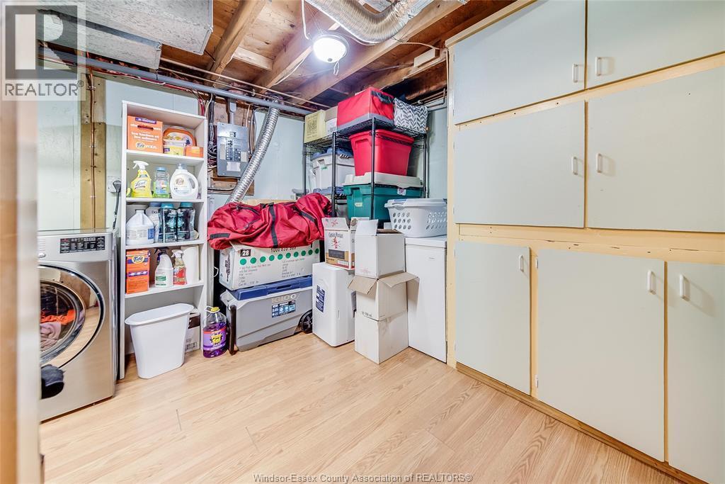 21 Pearl, Tilbury, ON - Indoor Photo Showing Laundry Room