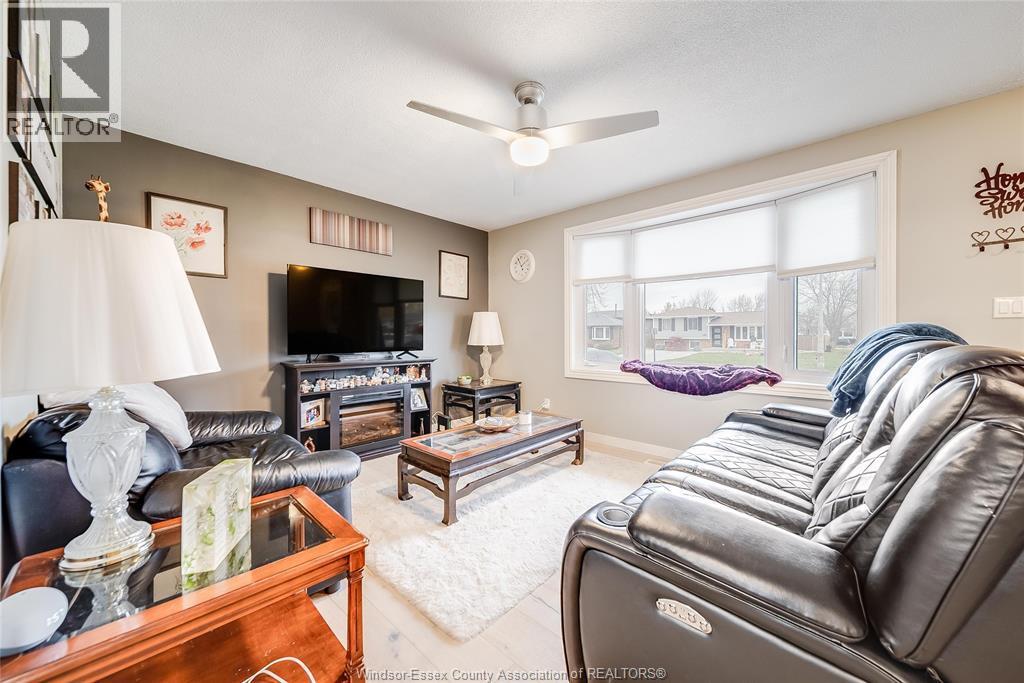 21 Pearl, Tilbury, ON - Indoor Photo Showing Living Room