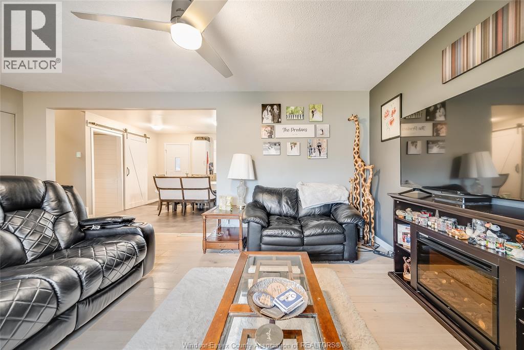 21 Pearl, Tilbury, ON - Indoor Photo Showing Living Room With Fireplace