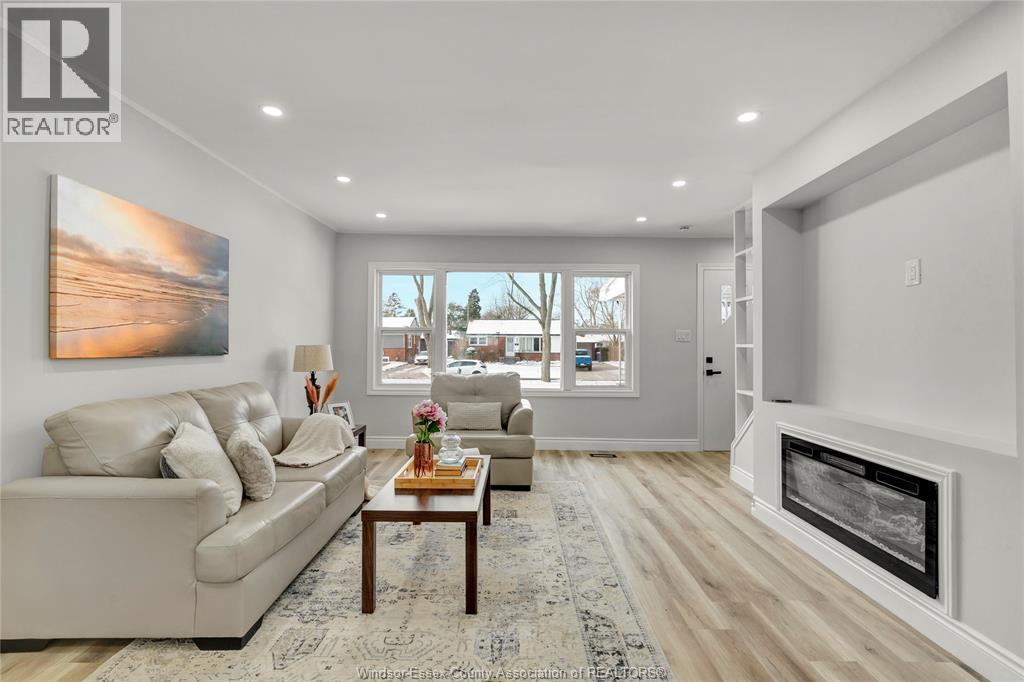 3104 Academy, Windsor, ON - Indoor Photo Showing Living Room With Fireplace
