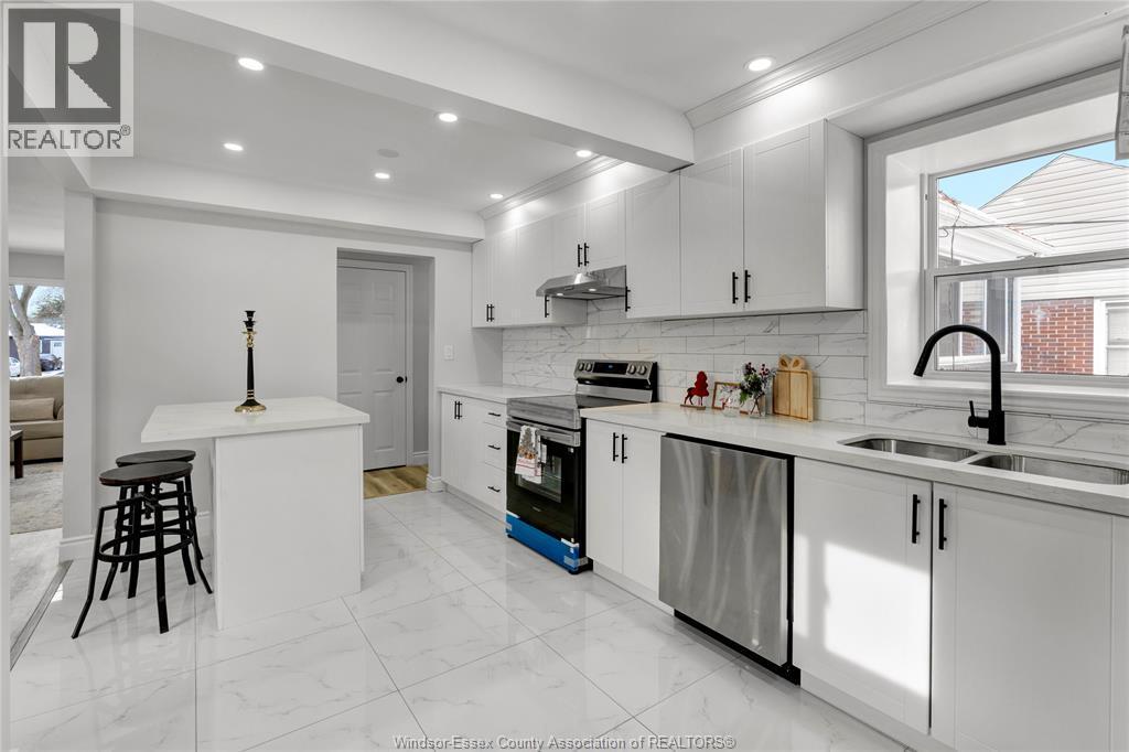 3104 Academy, Windsor, ON - Indoor Photo Showing Kitchen With Double Sink With Upgraded Kitchen