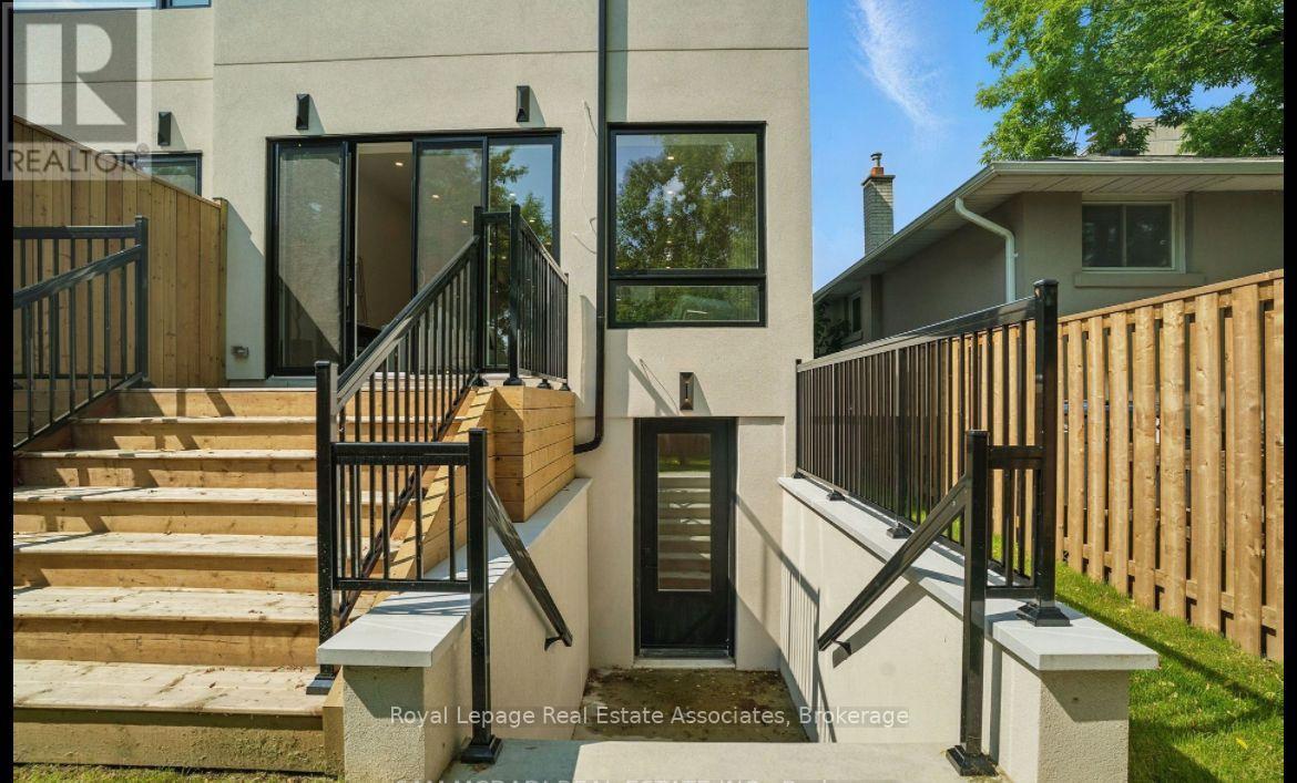 Bsmt - 1039 Caven Street, Mississauga, ON - Outdoor With Exterior