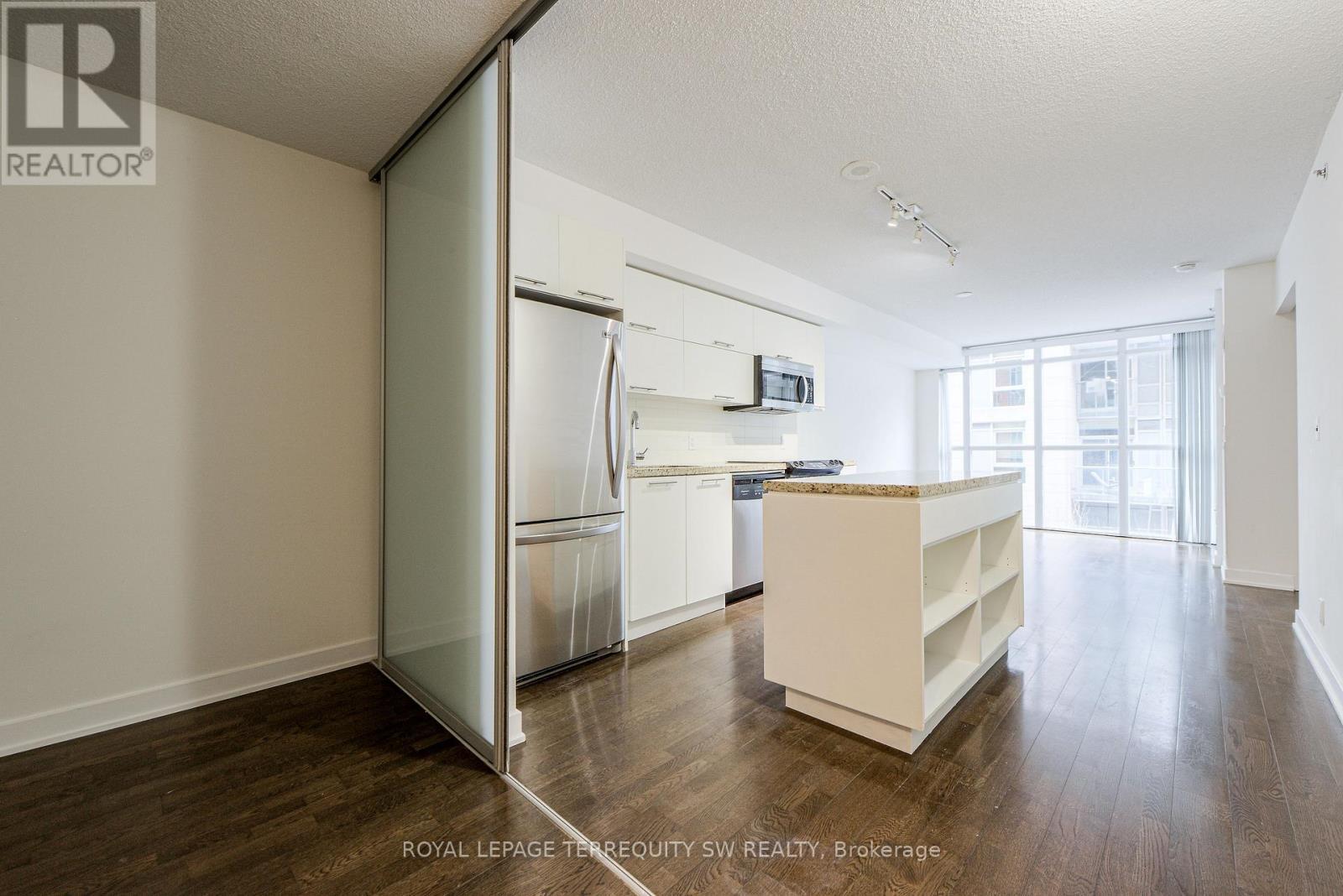 314 - 21 Nelson Street, Toronto, ON - Indoor Photo Showing Kitchen