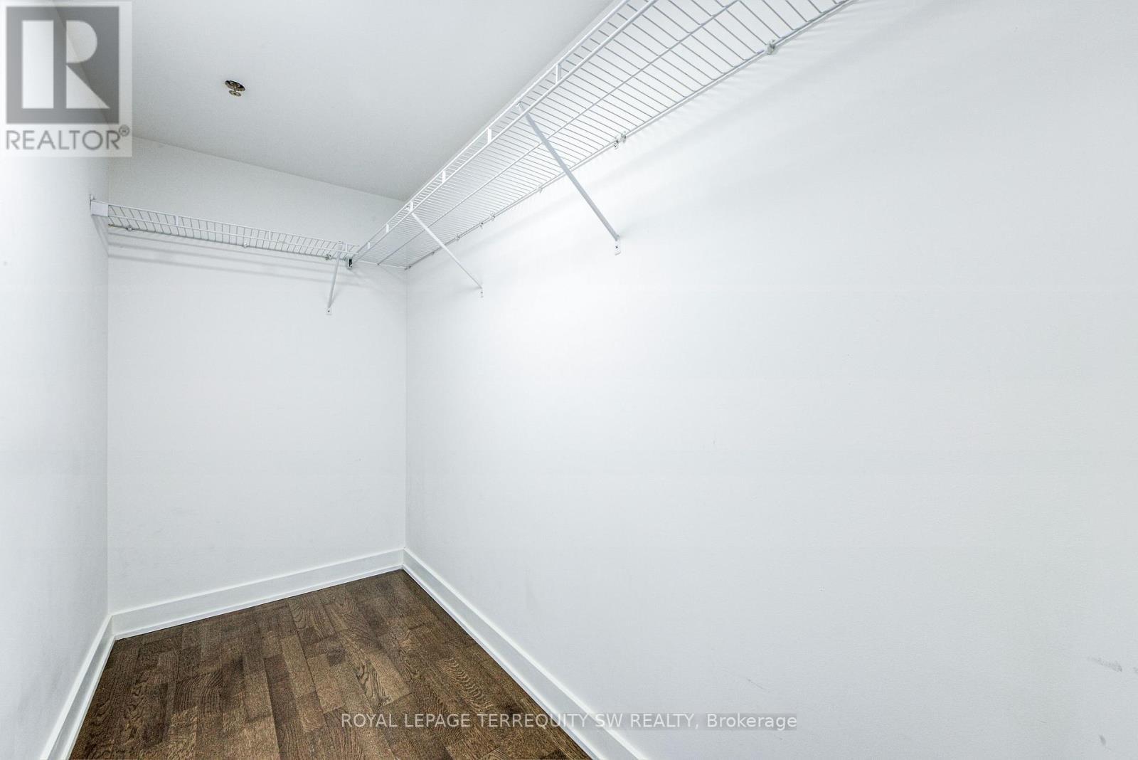 314 - 21 Nelson Street, Toronto, ON - Indoor