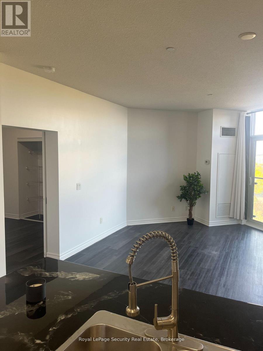 Ph4 - 35 Saranac Boulevard, Toronto, ON - Indoor